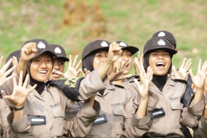 Siswa Sepolwan Tanya Polisi Prancis