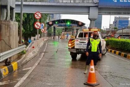 Pemotor masuk Tol JORR