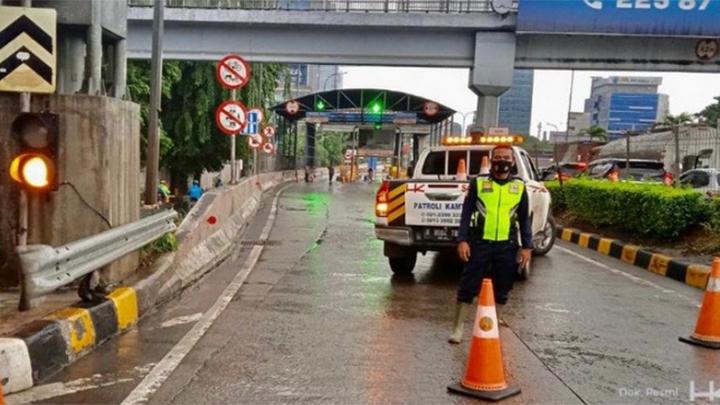 Pemotor masuk Tol JORR